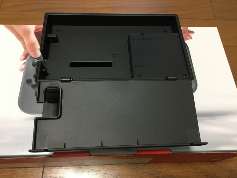 f:id:taguchikun:20170303133949j:plain ニンテンドースイッチドックの背面の蓋を開けた状態