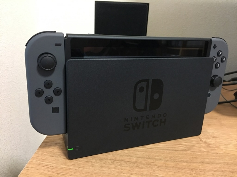 ニンテンドースイッチの本体とドック