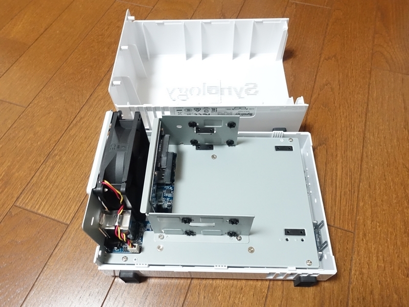 Synology DiskStation DS218jの内側