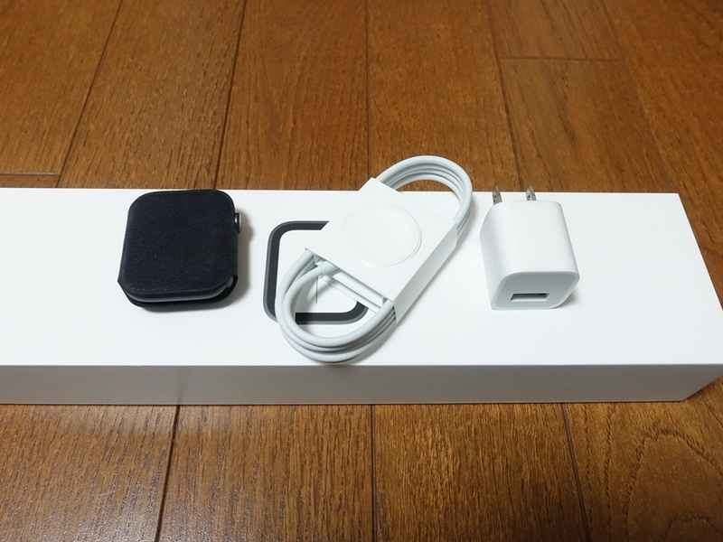 Apple Watch Series4の付属品