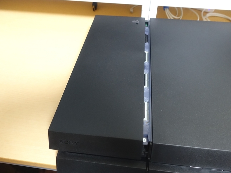 初期型PS4のフタを閉める