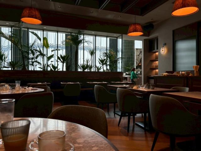 阪急グランレスパイア大阪 朝食 座席