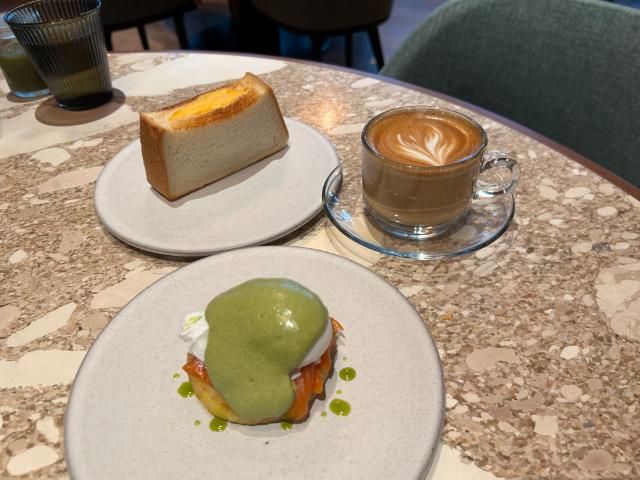 阪急グランレスパイア大阪 朝食 エッグベネディクト