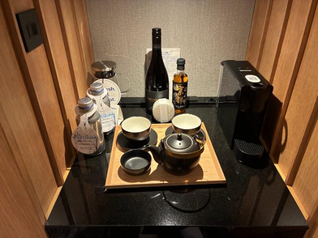 ヒルトン京都 キングデラックスルーム シティビュー コーヒーエリア