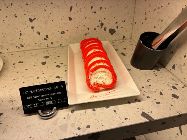 ヒルトン京都 エグゼクティブラウンジ イブニングカクテル イチゴのロールケーキ