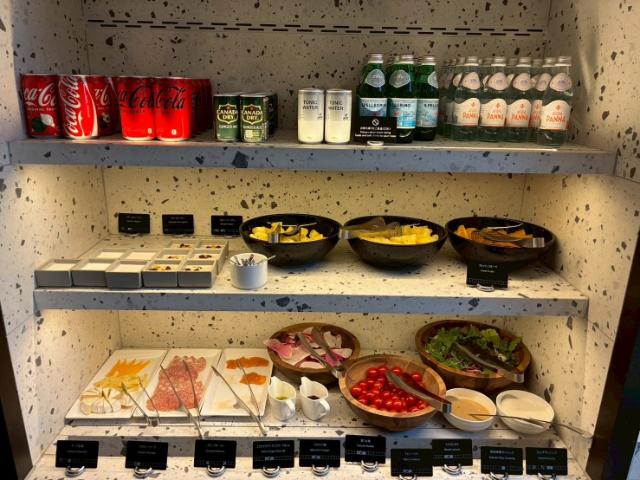ヒルトン京都 エグゼクティブラウンジ 朝食 フルーツ サラダ