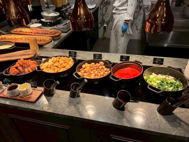 ヒルトン京都 朝食 ホットミール ボイル野菜 揚げ物