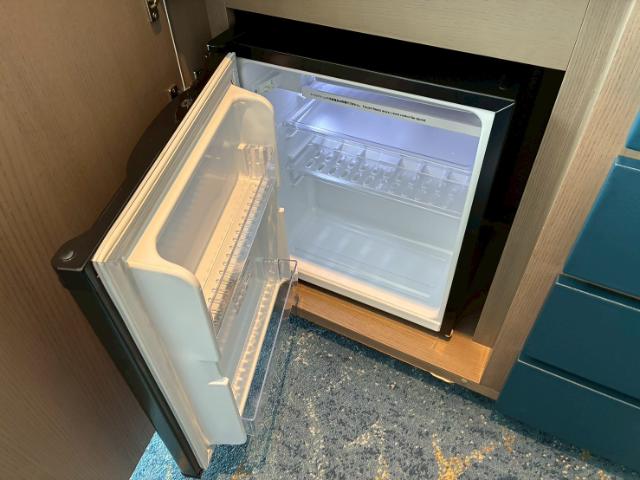ダブルツリーbyヒルトン大阪城 ベッドエリア 冷蔵庫