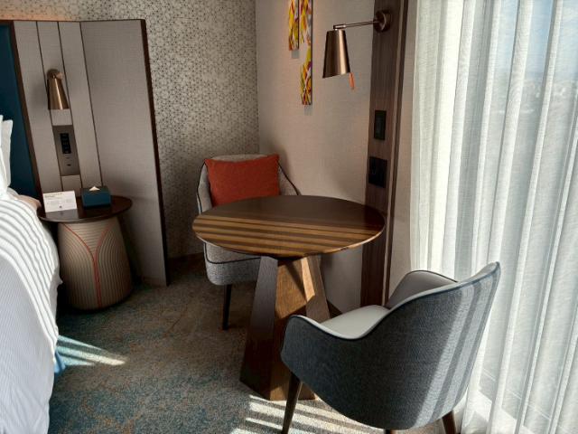 ダブルツリーbyヒルトン大阪城 ベッドエリア テーブル