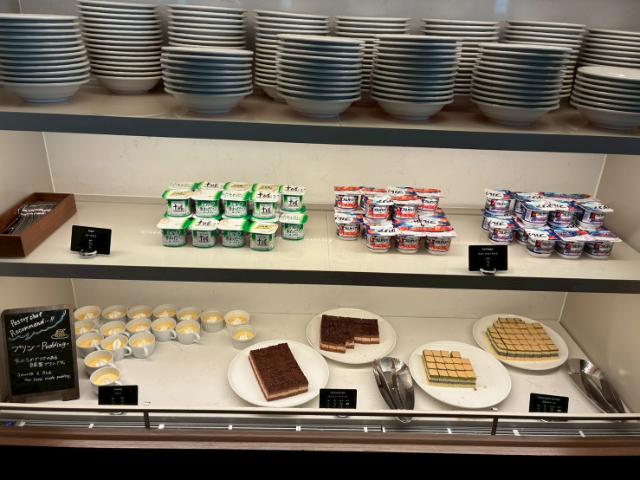 ダブルツリーbyヒルトン大阪城 朝食 ヨーグルト ケーキ類