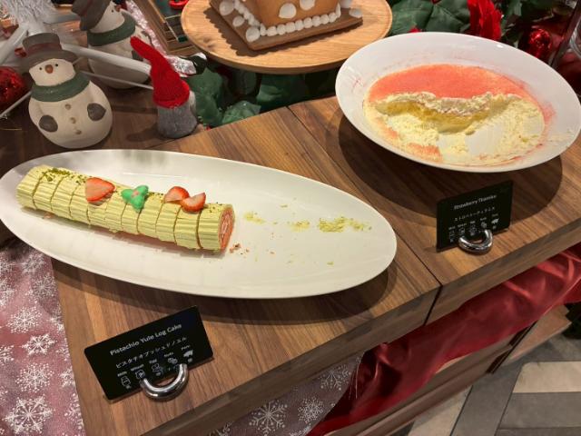 ダブルツリー大阪城 スイーツエリア ピスタチオブッシュドノエル ストロベリーティラミス