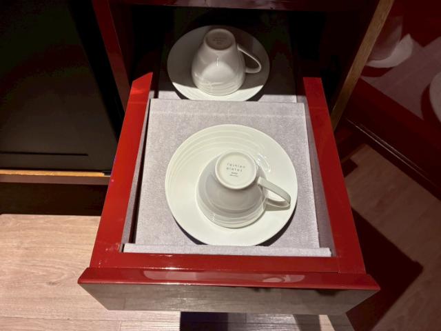 ヒルトン大阪 部屋 コーヒーエリア カップ