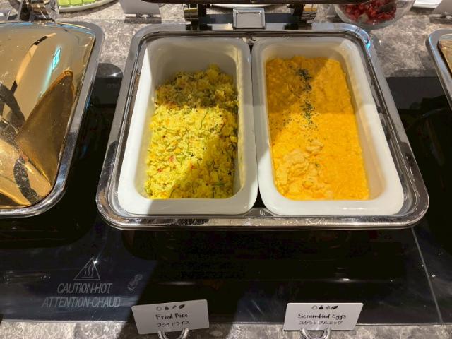 ヒルトン大阪 エグゼクティブラウンジ 朝食 ホットミール スクランブルエッグ