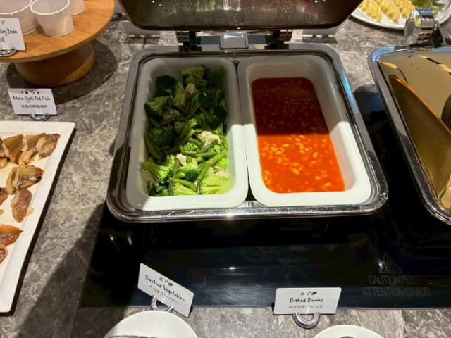 ヒルトン大阪 エグゼクティブラウンジ 朝食 ホットミール ベジタブルソテー