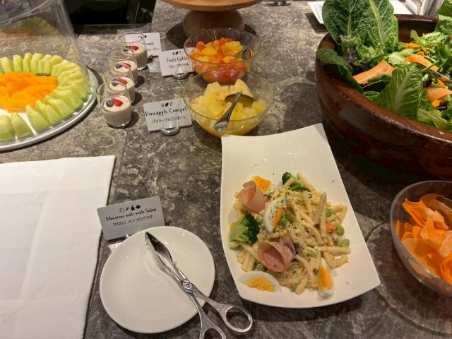 ヒルトン大阪 エグゼクティブラウンジ 朝食 マカロニメリ・メロサラダ