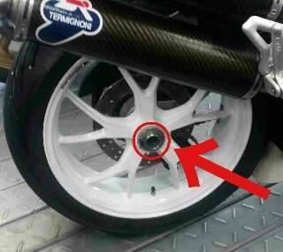 おすすめはコレ！バイクのメンテナンススタンドの選び方と使い方 ...