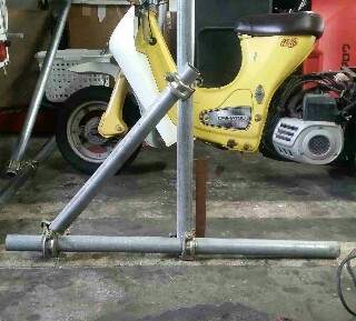 バイクを吊る方法 Diy 単管パイプで作るバイクハンガー がれーぢブロガー バイクを吊る方法 Diy 単管パイプで作るバイクハンガー がれーぢブロガー