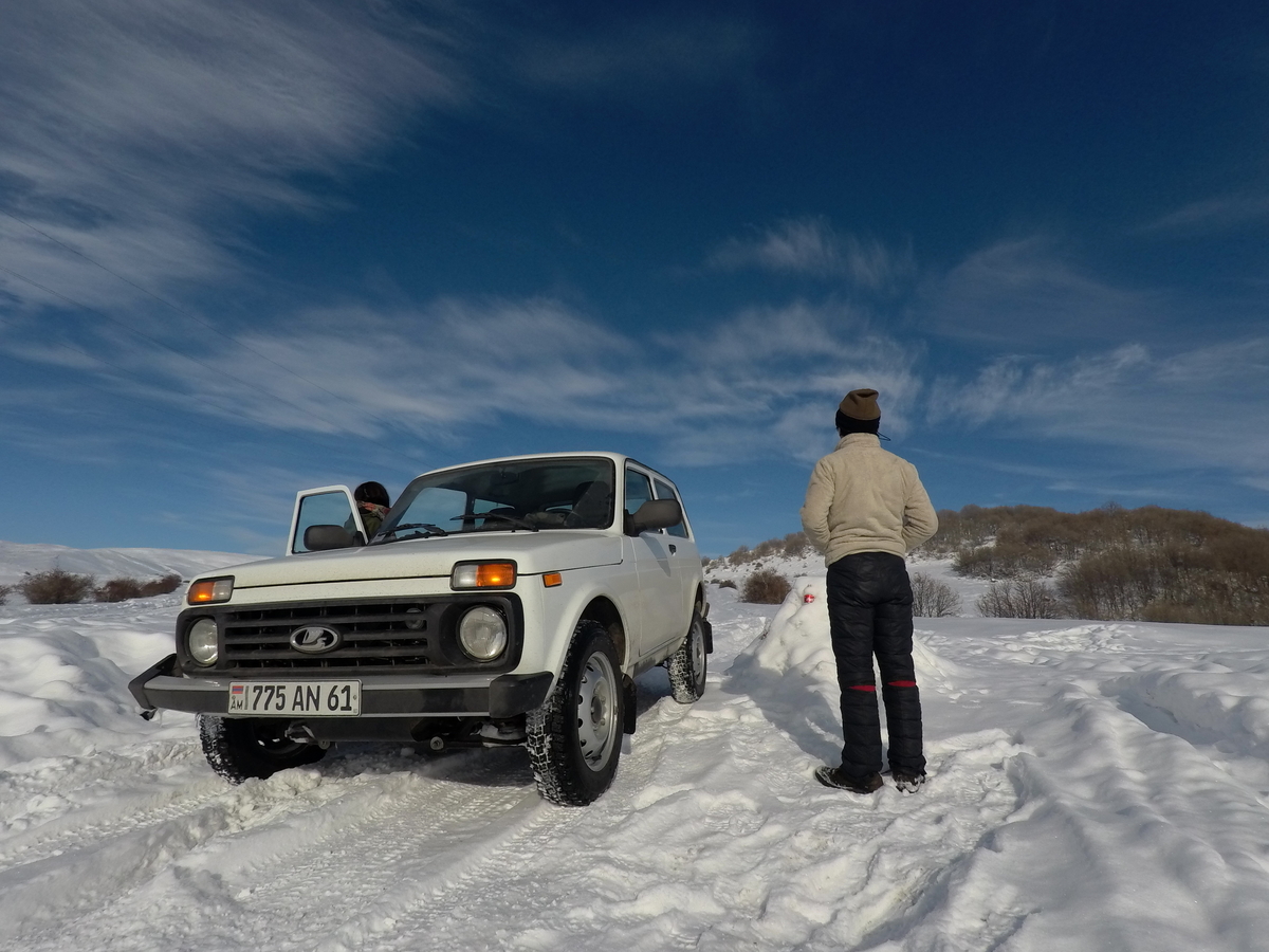 ロシア車のラーダ ニーヴァ Lada Niva をレンタカー In アルメニア シカ男の旅 情熱五大陸登山 ロシア車のラーダ ニーヴァ Lada Niva をレンタカー In アルメニア シカ男の旅 情熱五大陸登山