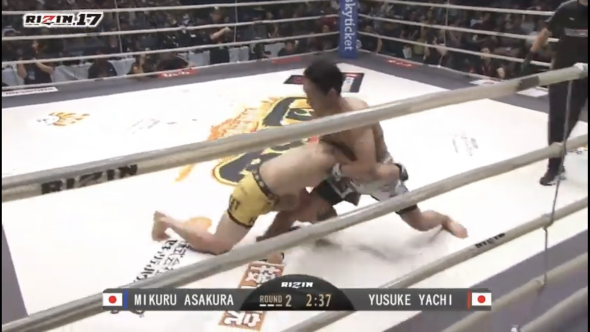 yo〜】サイン付きRIZIN.17パンフレット 朝倉未来、矢地祐介など