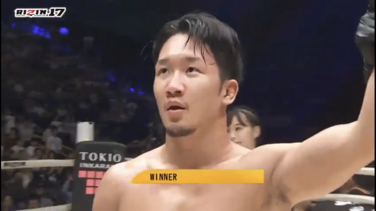yo〜】サイン付きRIZIN.17パンフレット 朝倉未来、矢地祐介など