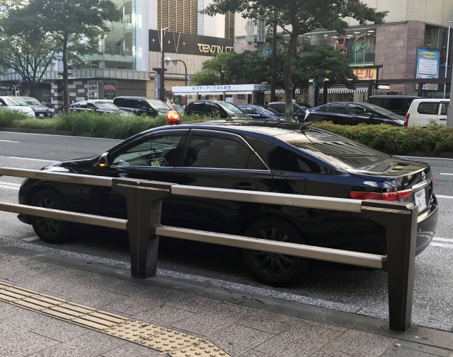 サイレン を鳴らさずに 赤色灯 だけ点けている パトカー の意味とは何 読めばスッキリ Takabonblog Com