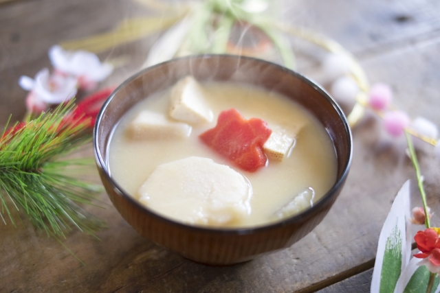 白味噌のお雑煮と正月飾り