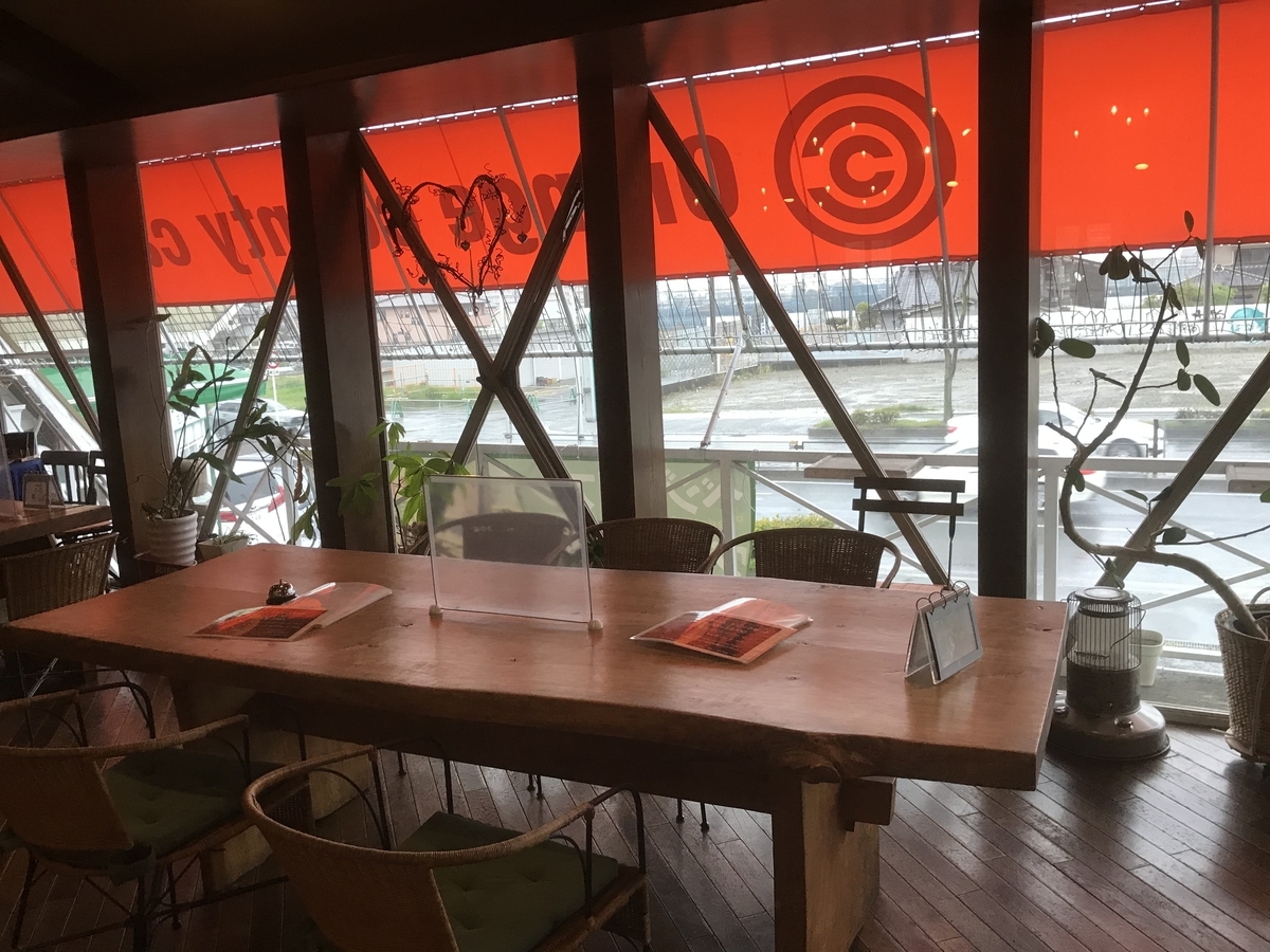 「オレンジ カウンティ Cafe（O・C Cafe）」の店内