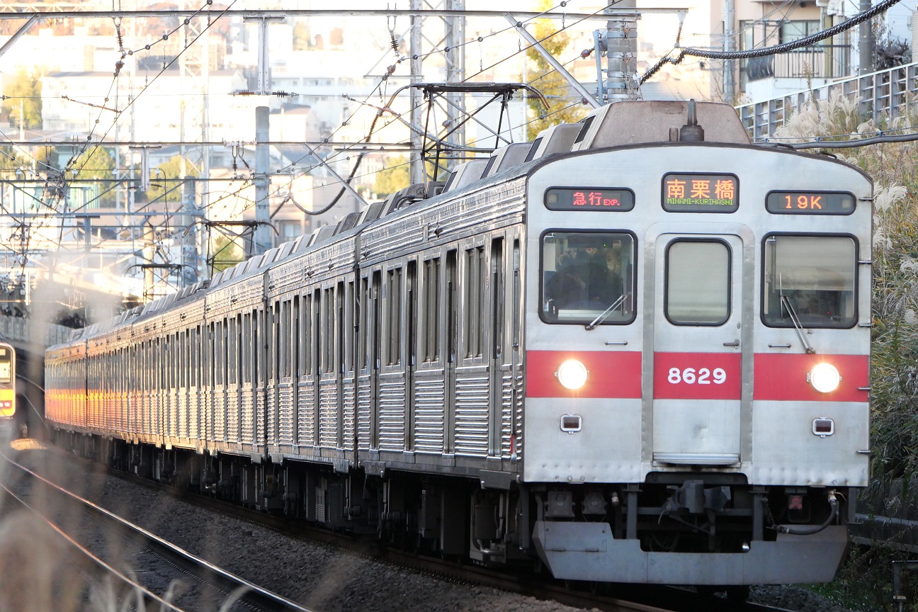 東急田園都市線 - 8500系撮影 - 線路を行く