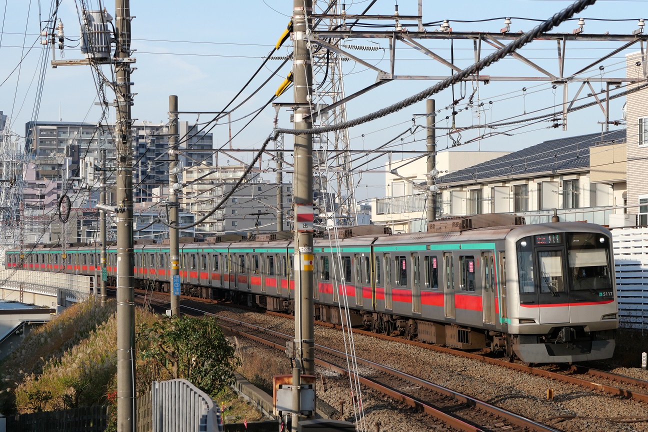 東急田園都市線を撮る 年12月29日 火 線路を行く
