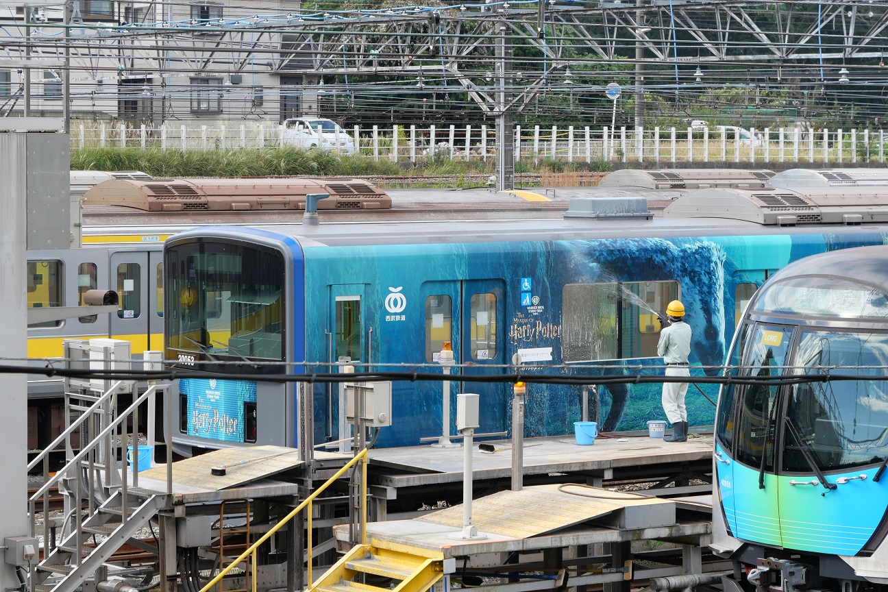 西武有楽町線開通40周年記念車両、休み - 線路を行く