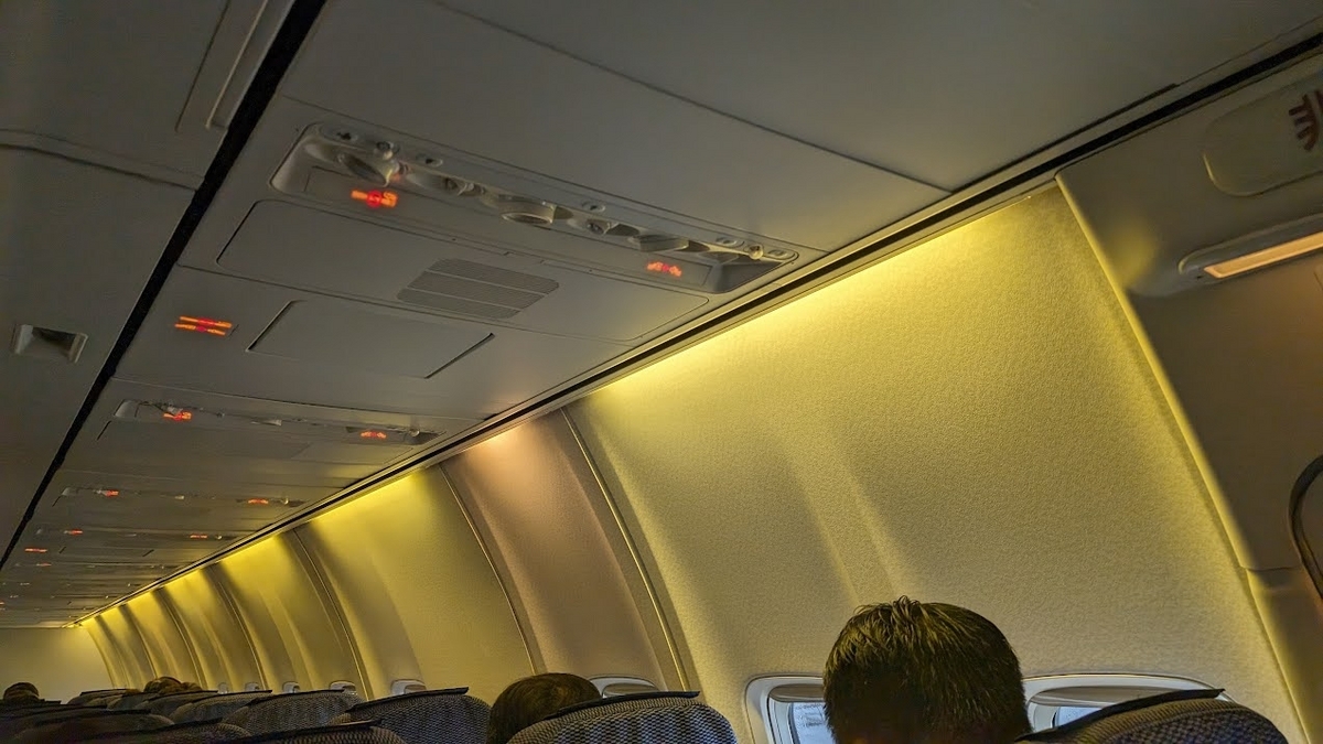 ANA 米子ー羽田便のB737-800非常口席 - おじさん医師の挑戦！