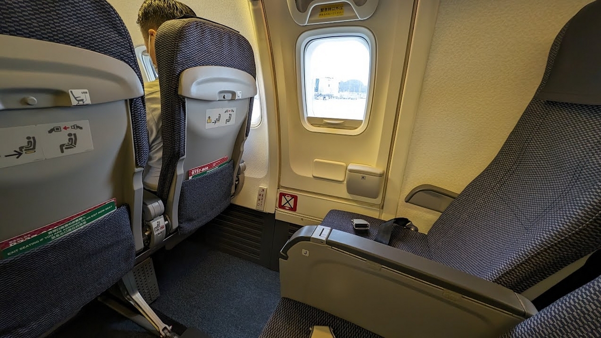 ANA 米子ー羽田便のB737-800非常口席 - おじさん医師の挑戦！