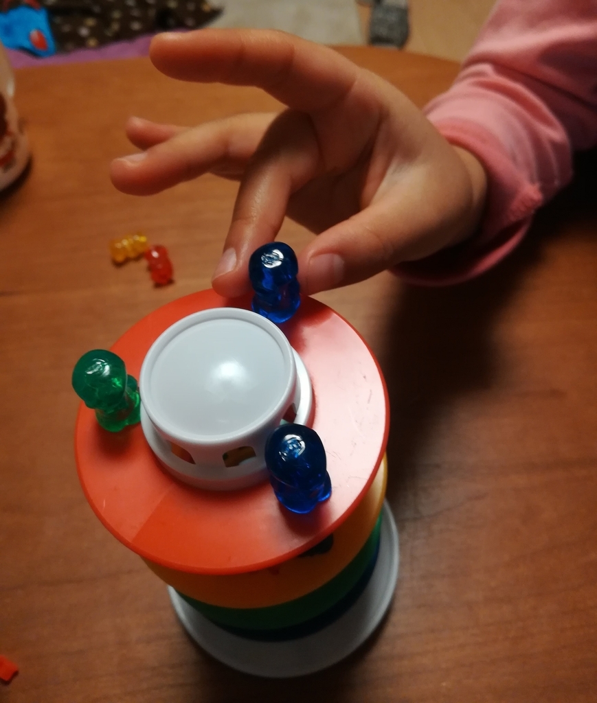 スリルタワーゲームに子どもも夢中です!