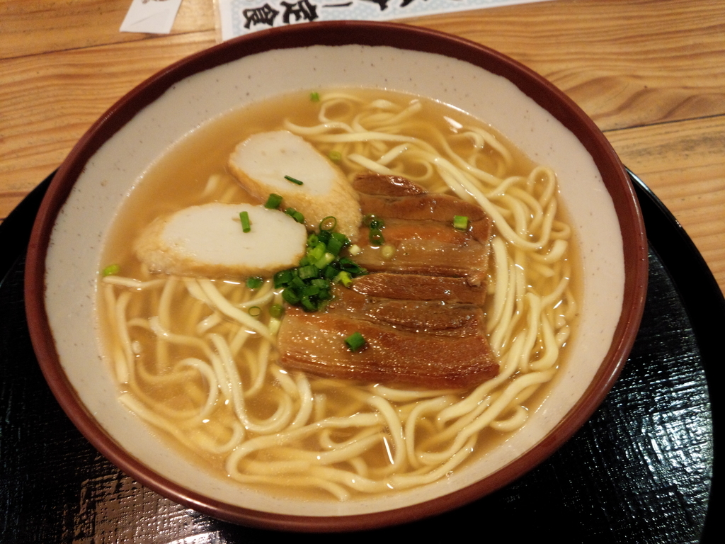 那覇空港『琉球村』の三枚肉そばもいいね!