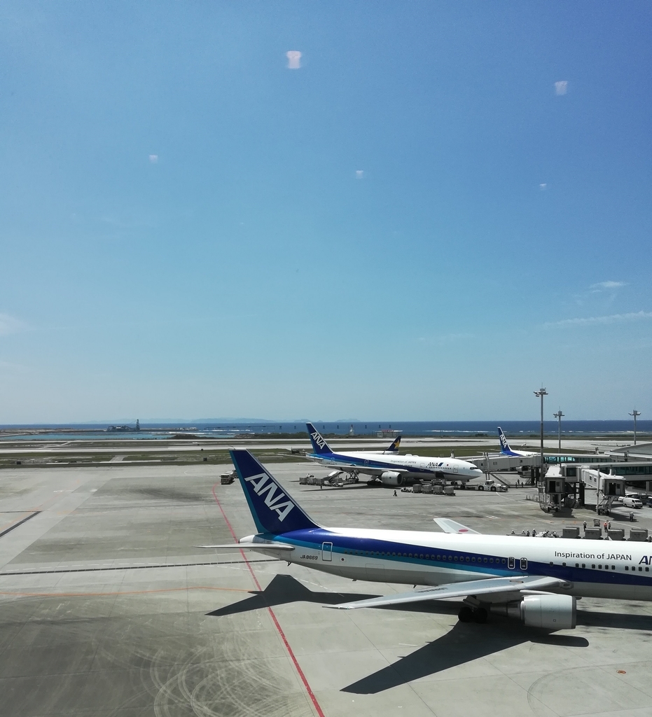 那覇空港に到着していきなり沖縄そばを食べればテンションはマックス!