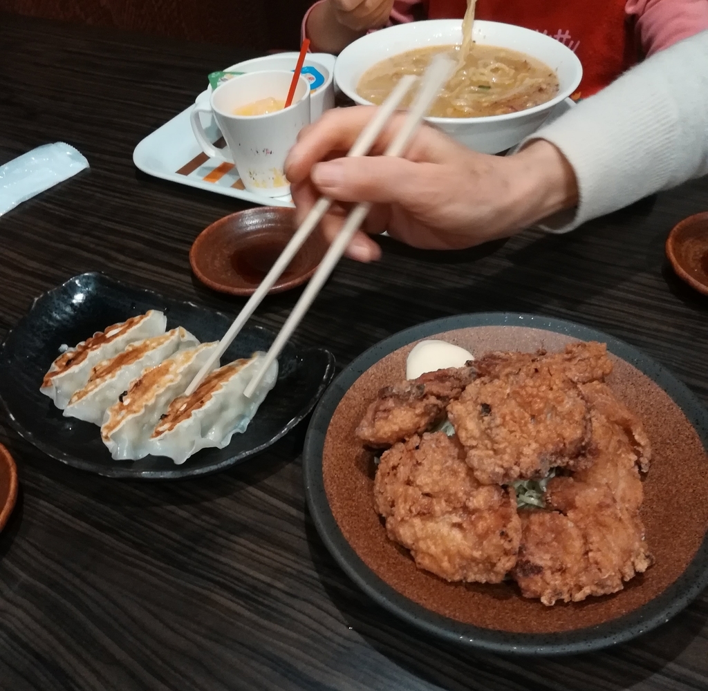 麺場田所商店の餃子、唐揚げ、お子様ラーメン