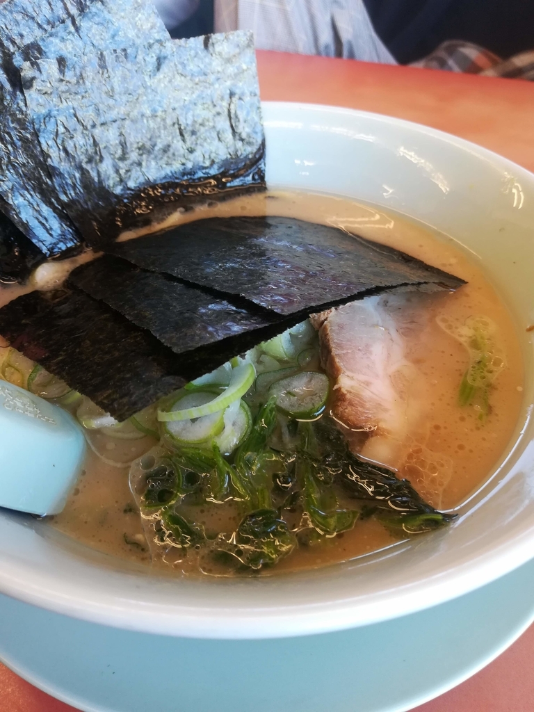 山岡家の醤油ラーメンは濃厚豚骨でおいしい！