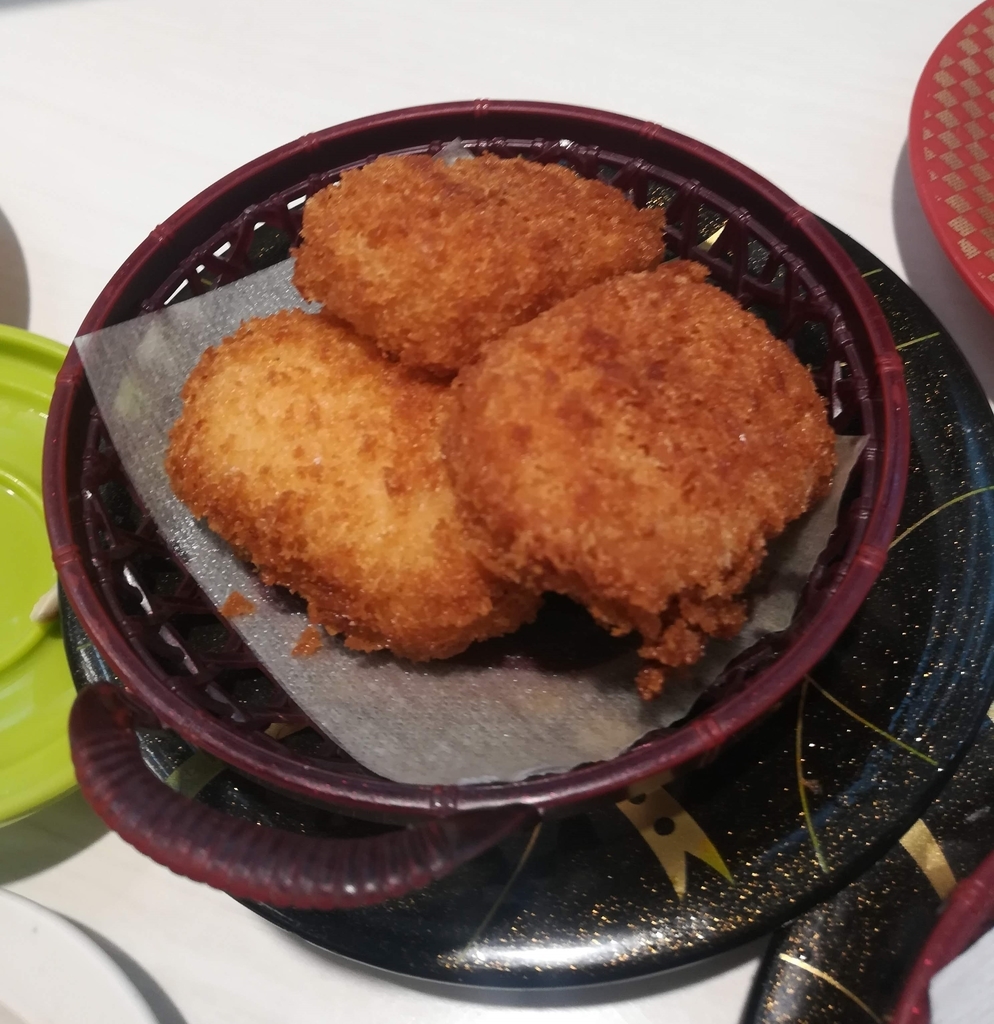 魚べいのカニクリームコロッケは出来立てあっつあつ!