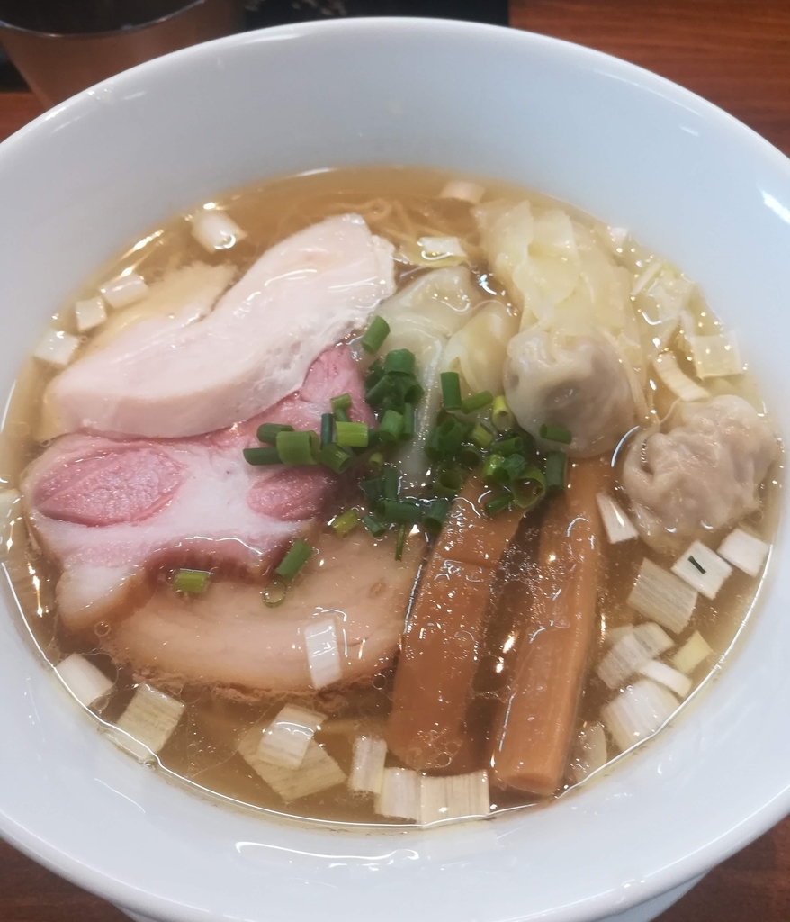 塩らーめん千茶屋の特選塩ラーメンは具材も豪華！