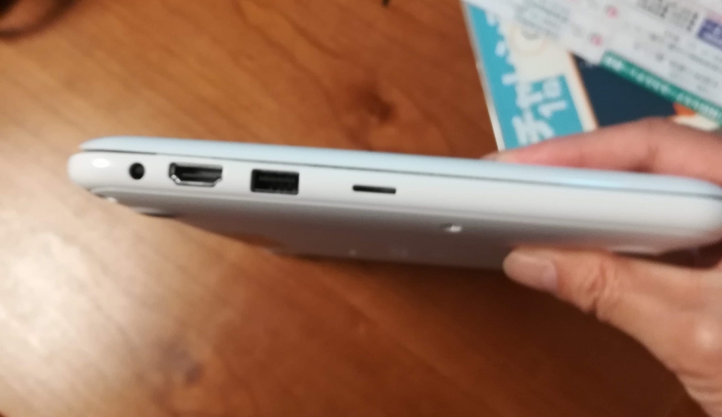 Inspiron 11 3180の左サイド USB 3.1ポートはこちらにある
