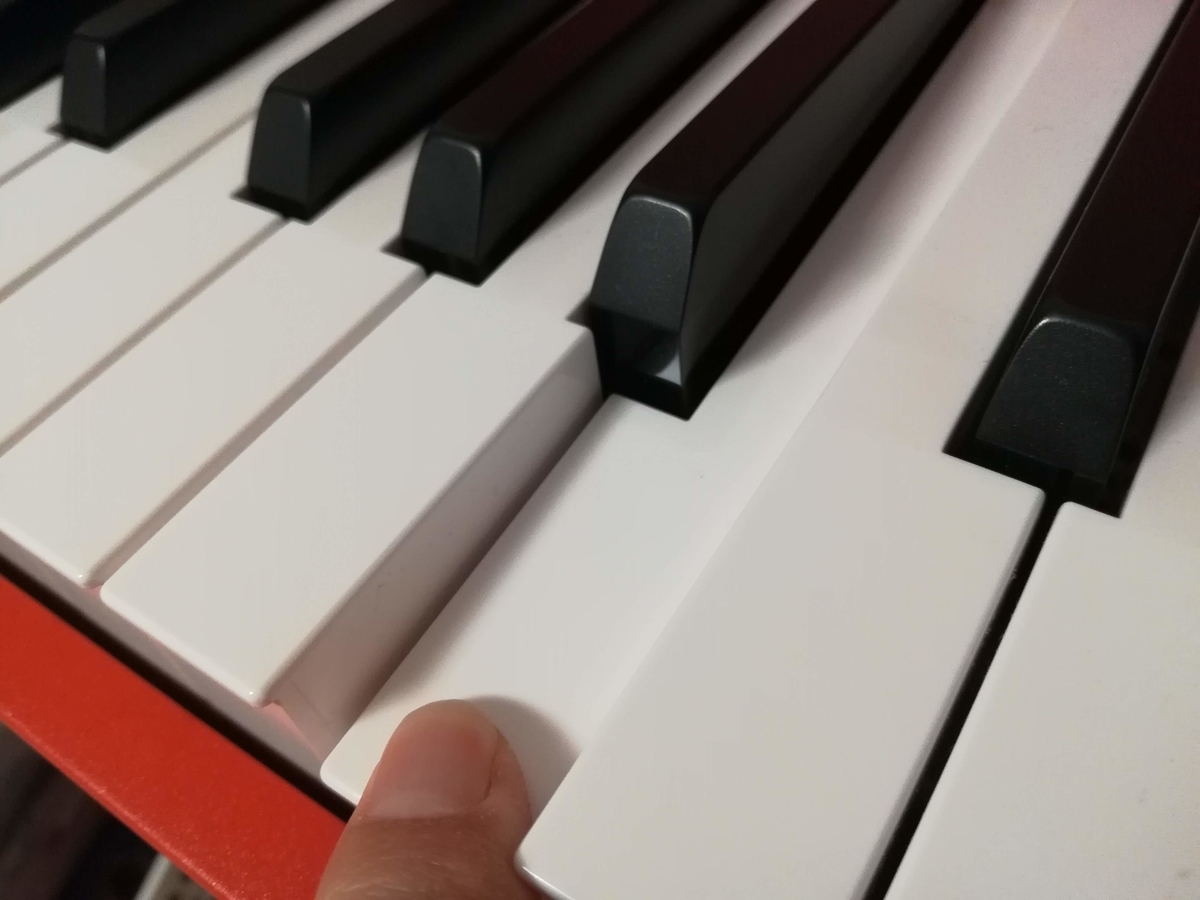 KORG LP-380の鍵盤のタッチは重さも質感もグッドです!