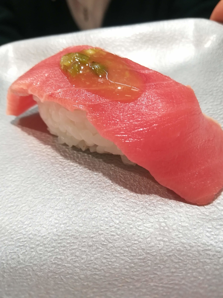 魚べいの極上天然本鮪中トロは１貫で２２０円！