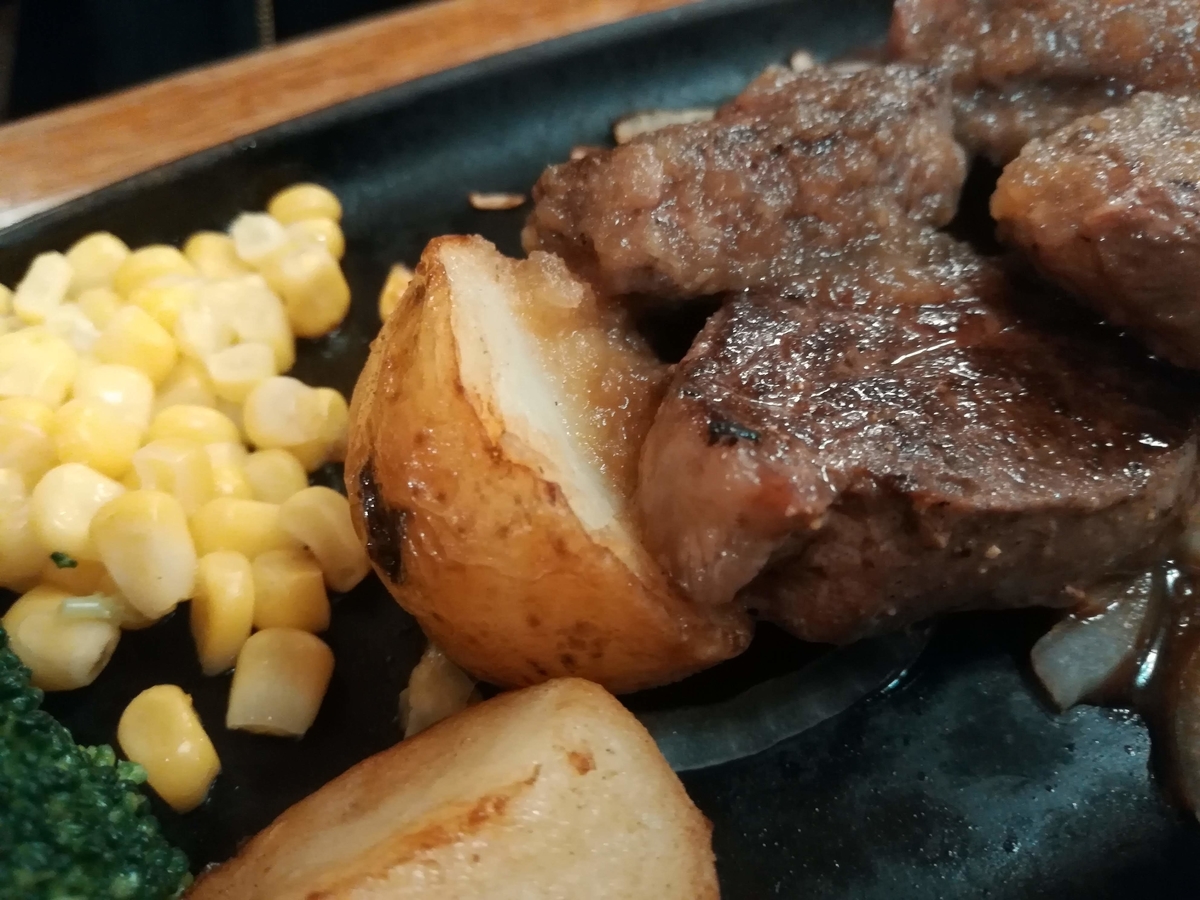 ハラミステーキはパクっと一口でいってみよう！