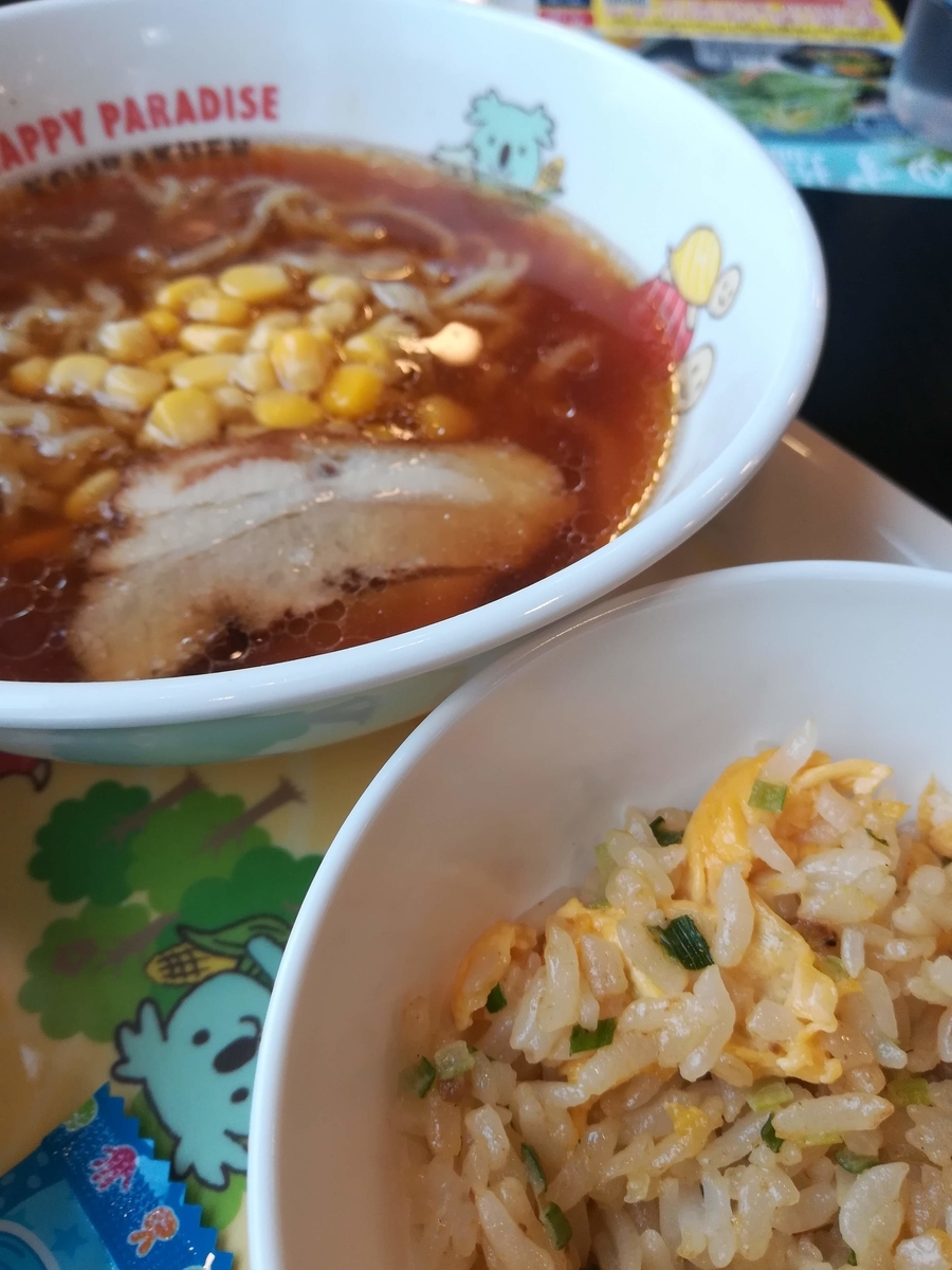 お子様セットのラーメンとチャーハン