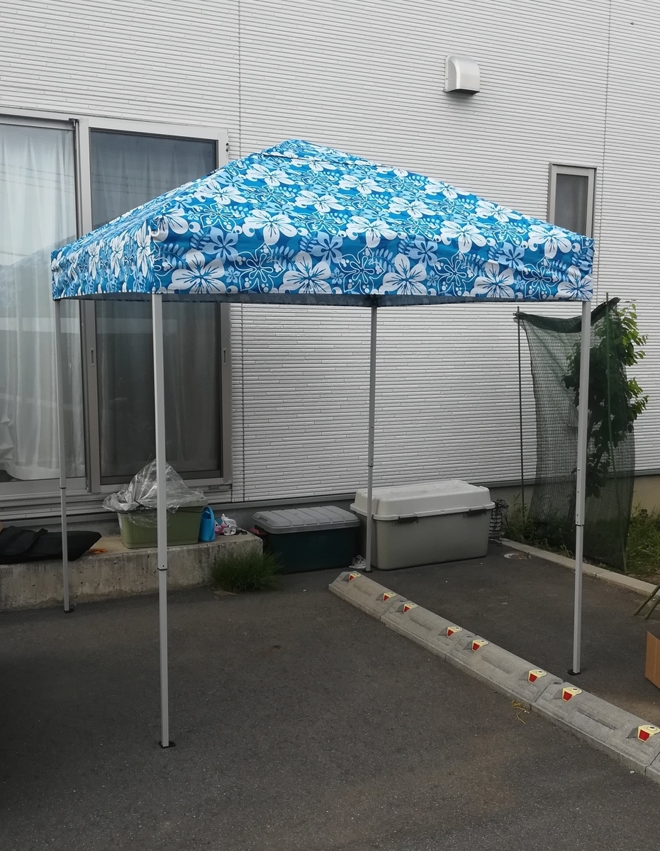 ブルーの花柄でとても目立つしおしゃれで気に入っています