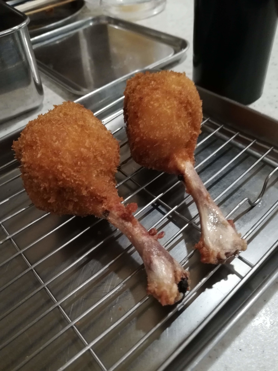 串カツ田中の鶏肉は骨付きでおいしい!