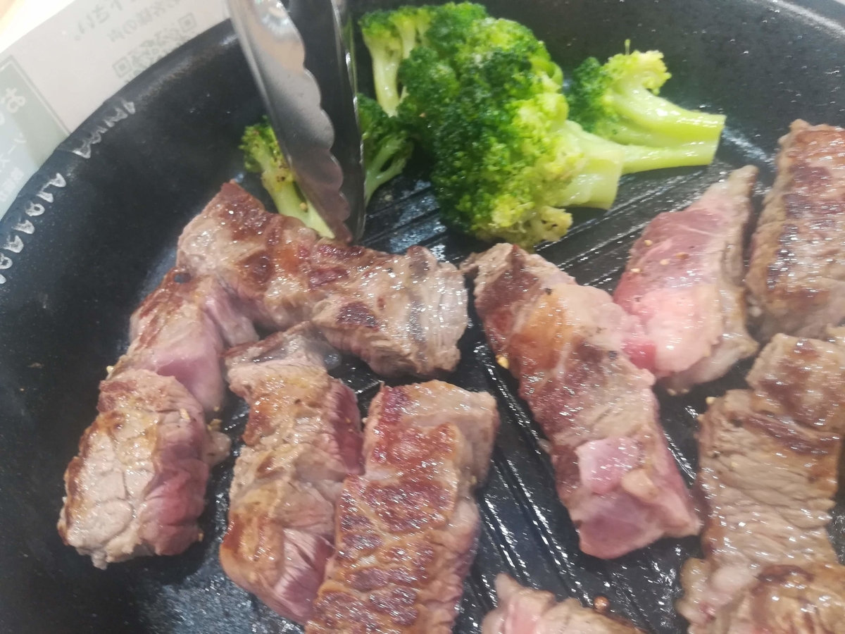 とにかく肉は表面を焼いたら無駄に火を通さない!