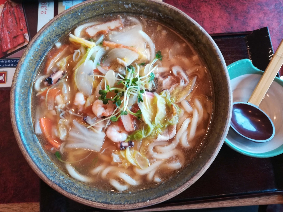 華屋与兵衛の野菜ちゃんぽんうどんは野菜たっぷり！