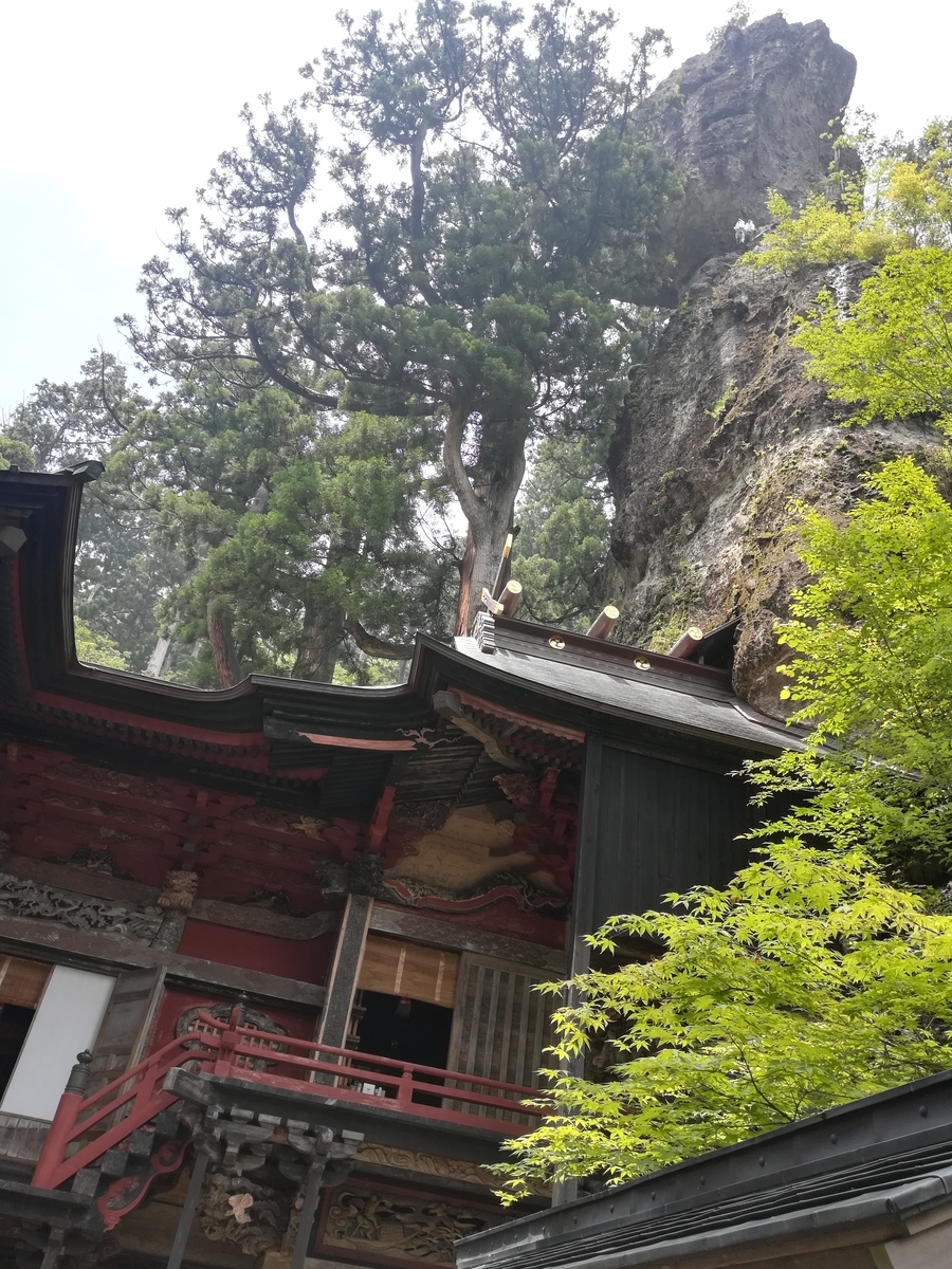 本殿の上もお見逃しなく