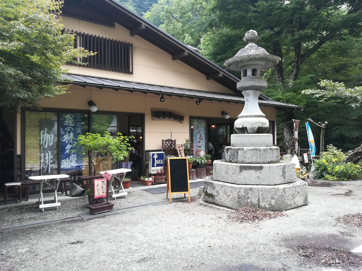 こちらのお店でもおいしそうなものがたくさんあります